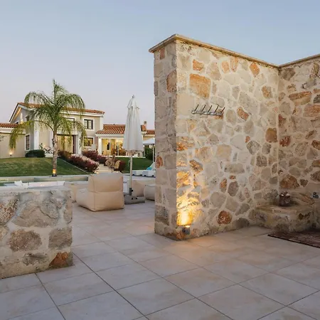 An Idyllic Hideaway Shangri-la Zakynthos * Sarakinádhon